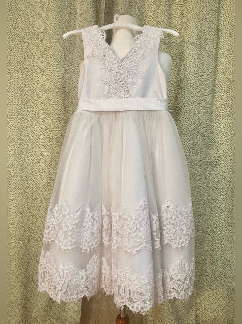 Elegant White Lace & Tulle Girls' Formal Dress